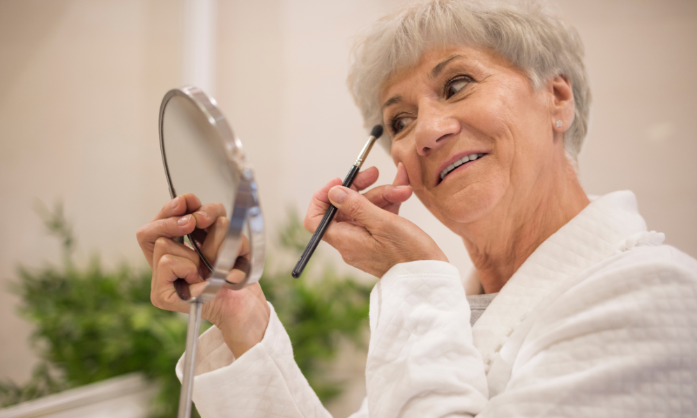 Maquiagem para pele madura: truques que rejuvenescem sem exageros!