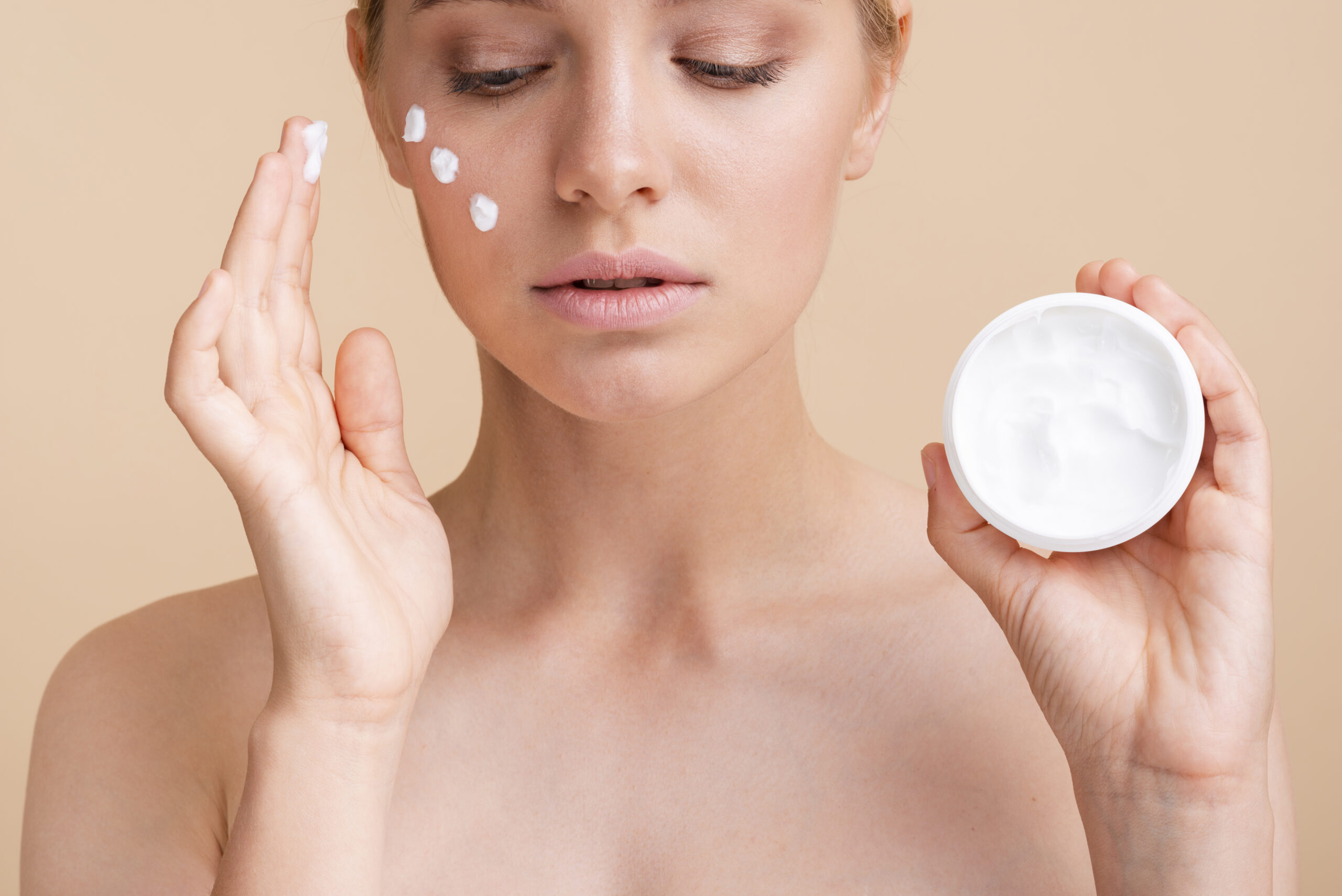 Rotina de beleza minimalista: como cuidar da pele com poucos produtos!