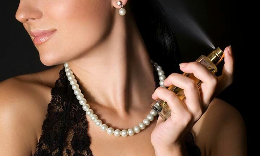 7 Perfumes Que Duram Mais na Pele (Ranking Real) + Dicas Para Fazer a Fragrância Fixar o Dia Todo 6 Perfumes Que Duram Mais na Pele 4