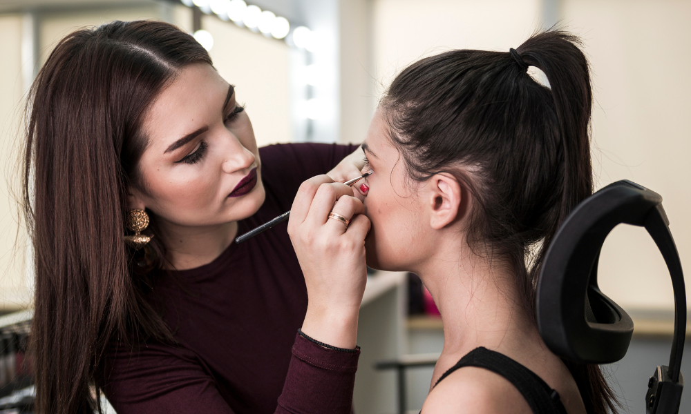Curso de Maquiagem Online Vale a Pena Veja Como Funciona e Se Compensa 4