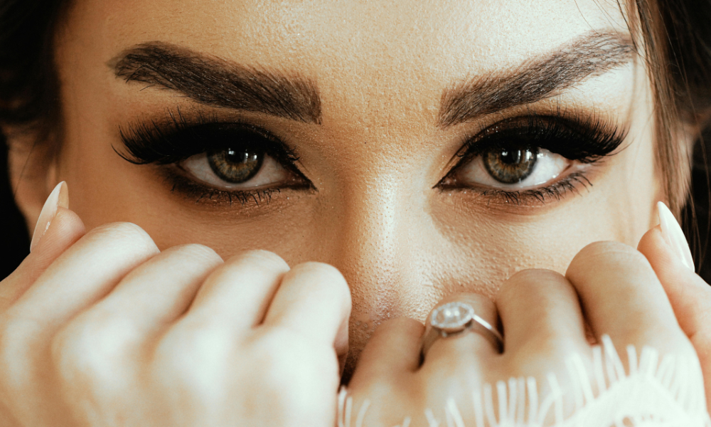 12 Cores de Sombras Neutras Que Transformam Seu Olhar! 10 12 Cores de Sombras Neutras Que Transformam Seu Olhar 10