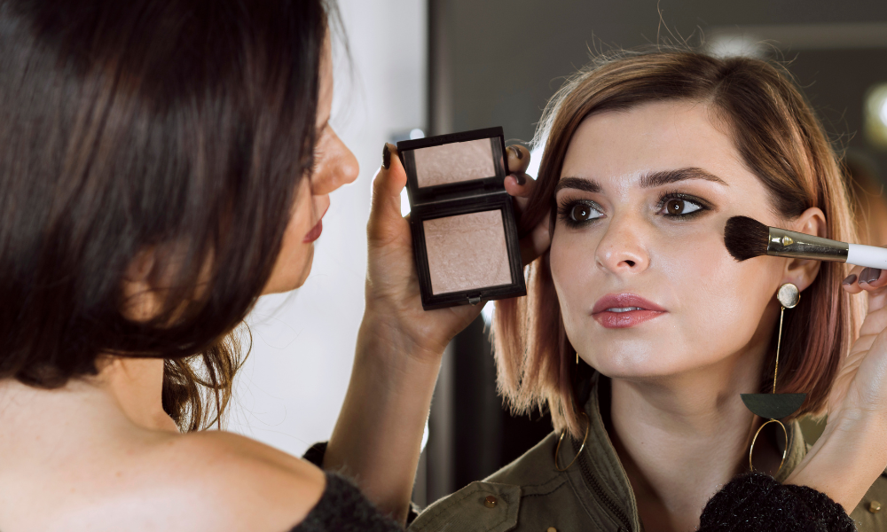 Técnicas de Maquiagem Que Transformam o Rosto Instantaneamente! 3 Tecnicas de Maquiagem Que Transformam o Rosto Instantaneamente 10