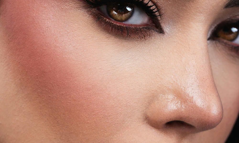 Blush protagonista a tendencia de maquiagem que esta transformando o rosto em 2026 7