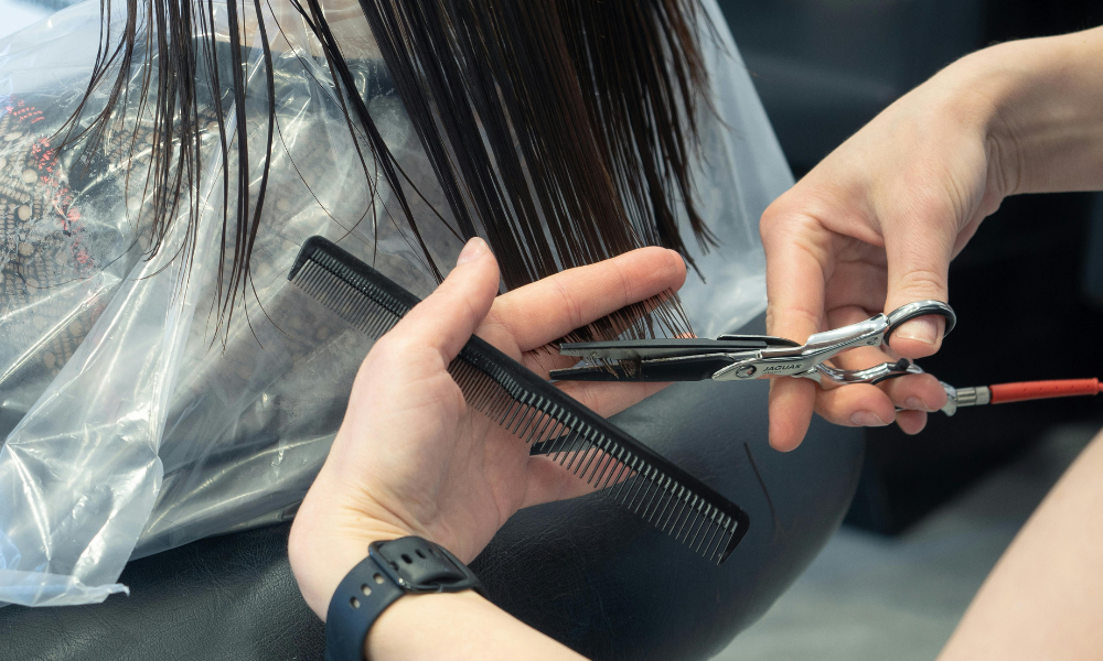 Como ter cabelo alinhado sem chapinha todo dia: rotina simples que muda tudo! 7 Como ter cabelo alinhado sem chapinha todo dia rotina simples que muda tudo 2