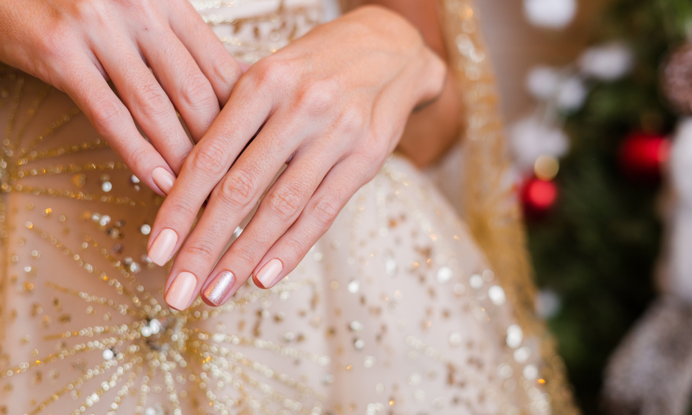 Unhas com efeito vidro a tendencia mais elegante do momento 11