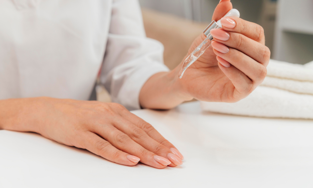 Unhas com efeito vidro a tendencia mais elegante do momento 8
